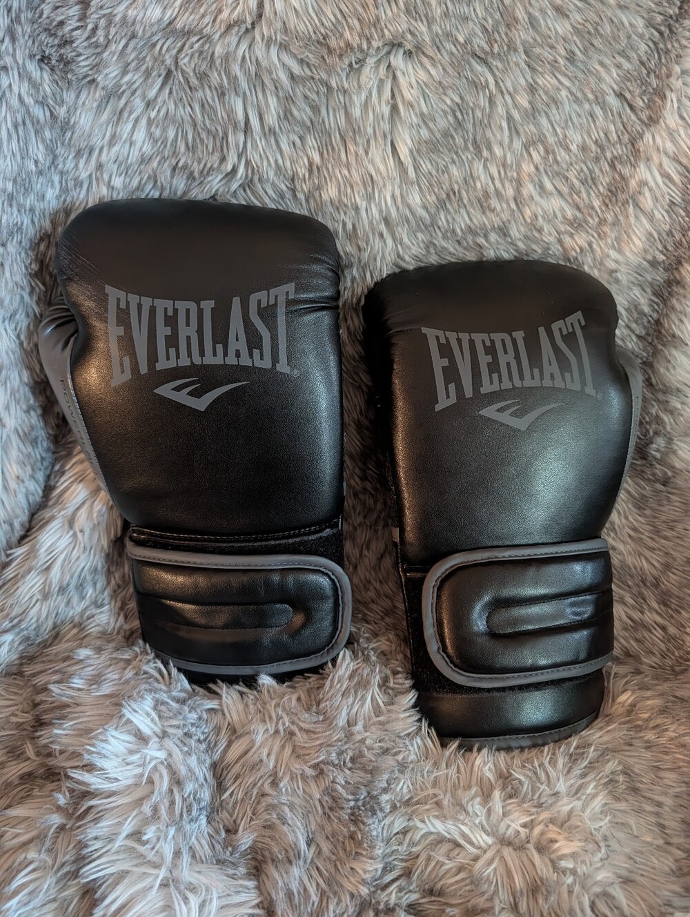 Everlast Black Boxing Gloves - Pair 16 Oz